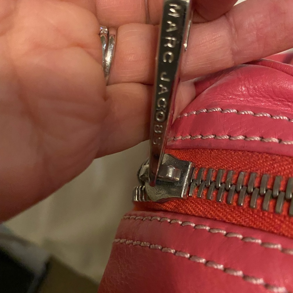 Marc Jacobs punch pink vintage leather bag . - Picture 6 of 14